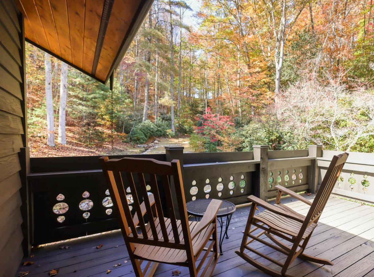 Outland Chalet & Suites Great Smoky Mountains Whittier Room photo